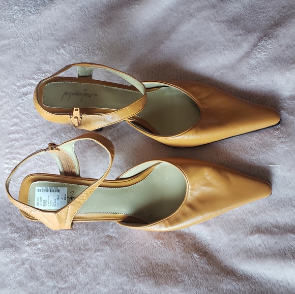 Tan leather heels - Picture 3 of 8